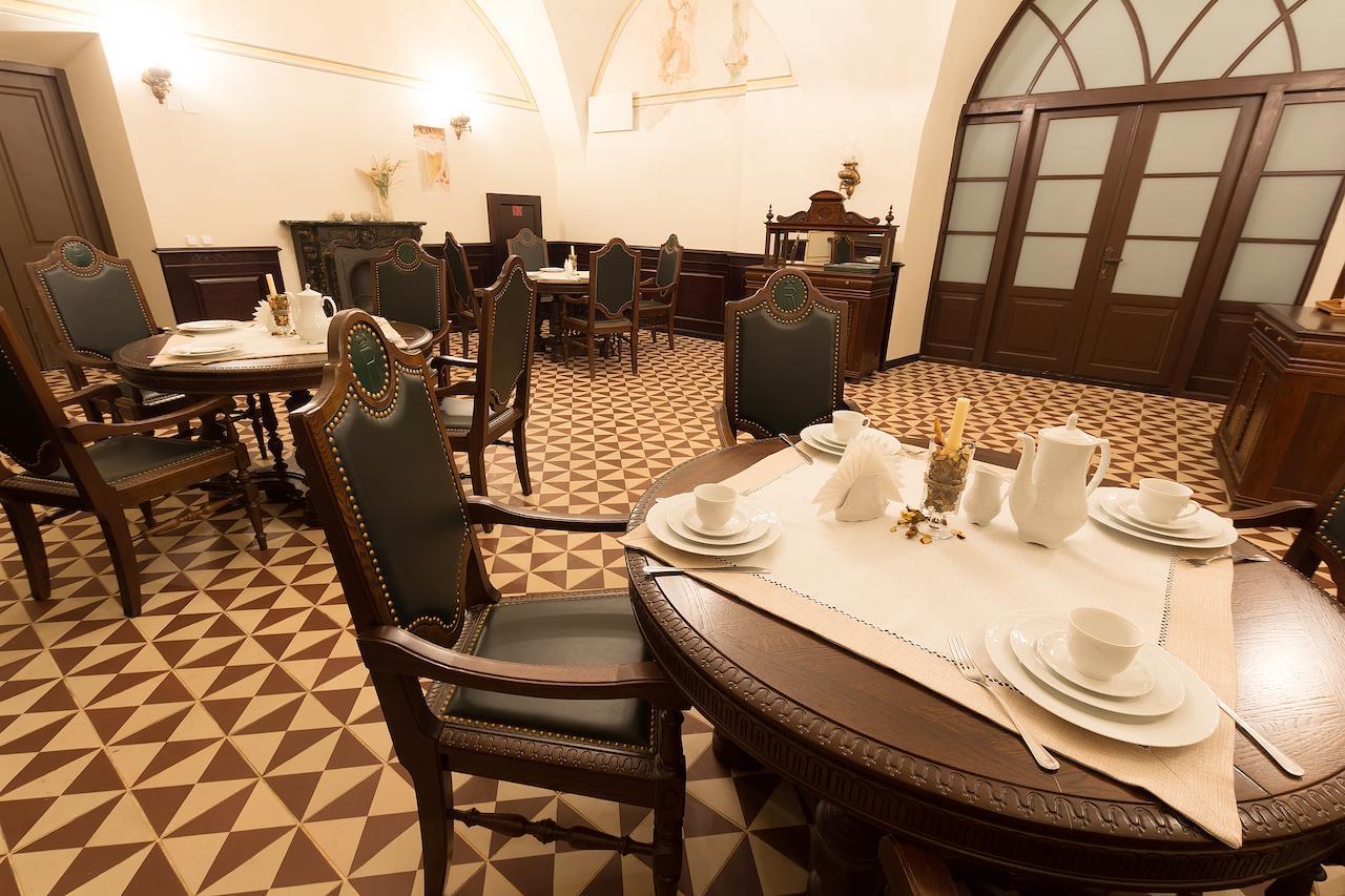Palace Hotel เนียสวิจ ภายนอก รูปภาพ